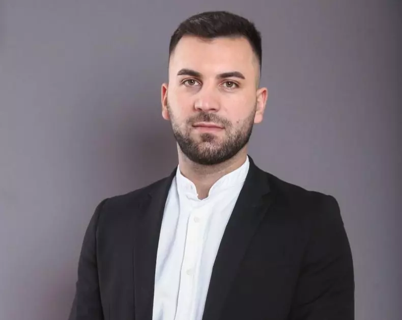 Valentin casa Mireasa