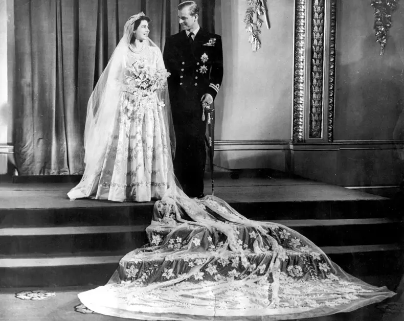 Printul Philip și regina Elisabeta a Marii Britanii in ziua nuntii lor, 20 noiembrie 1947