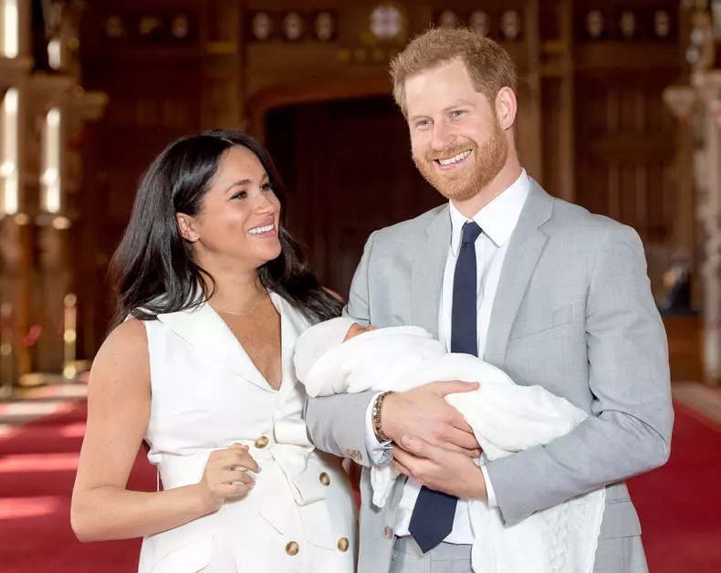 Cum se comportă Meghan Markle în rolul de mamă