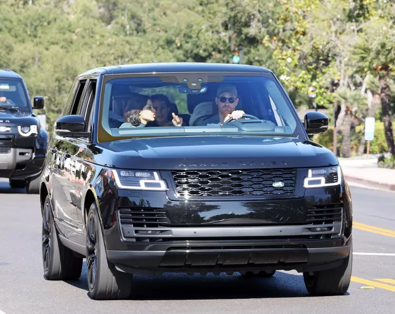 *PREMIUM-EXCLUSIVE* **WEB EMBARGO UNTIL 4:50 PM ET on June 28, 2022** Another Oprah special in the works? Harry and Meghan are spotted heading to a meeting with the talk show Queen over the weekend!