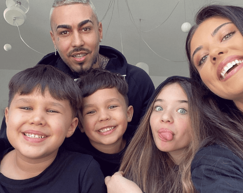 alex velea si familia sa