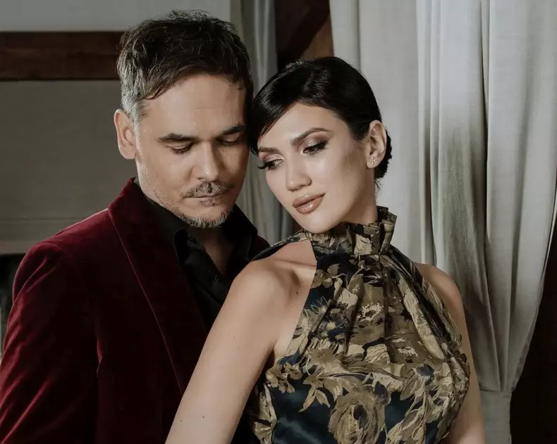 razvan-simion-a-ceru-o-in-casatorie-pe-iubita-lui-daliana-raducan.-cum-arata-inelul-de-logodna-2-3