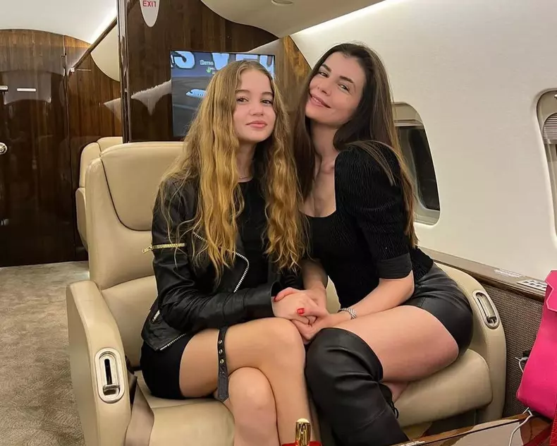 Monica-Gabor-si-Irina-Columbeanu-traiesc-pe-picior-mare-in-America.-Ce-fotografii-au-postat-online-fostul-fotomodel-si-fiica-ei-12