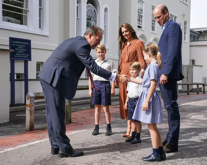 *CHILD* Prince William And Kate Middleton Arrive At Lambrook School With Children