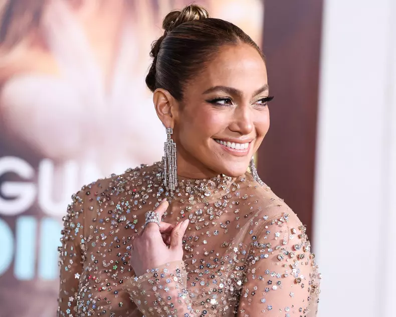 Jennifer Lopez, ravisantă la premiera din Los Angeles a filmului „Shotgun Wedding”