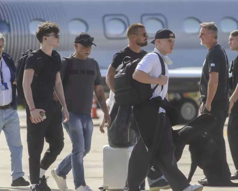Ricky Martin arrives to Buenos Aires with his 2 sons