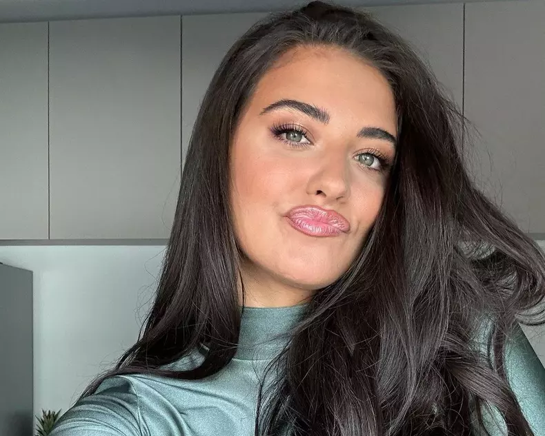 De ce Antonia nu publică imagini cu ea în costum de baie  (5)