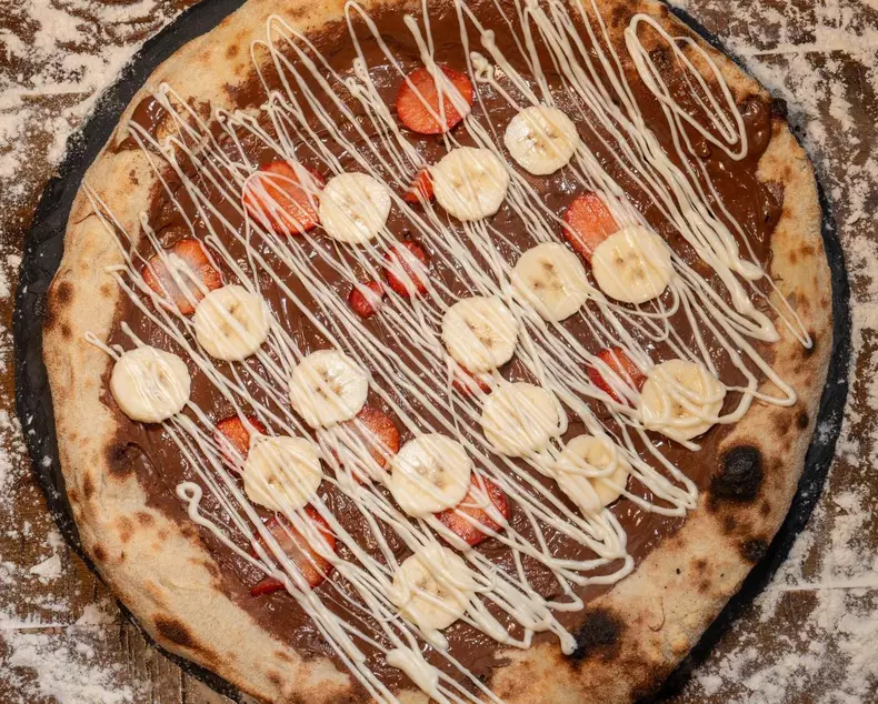 Pizza de la pizzeria lui Constantin Enceanu din Craiova (1)