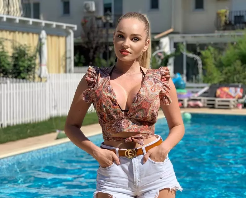 Maria Constantin tradata de prieteni