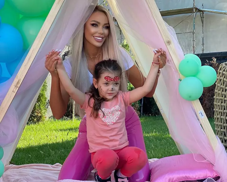 Bianca-Dragusanu-fiica-1