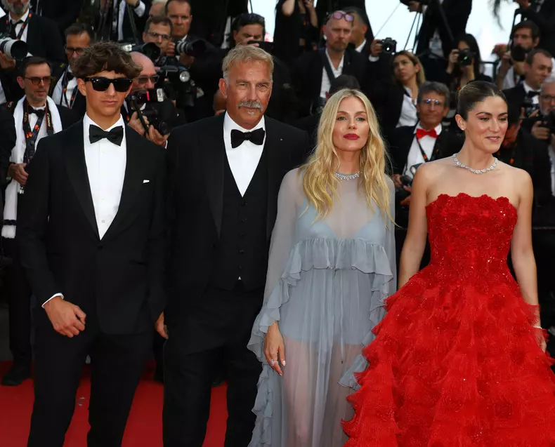 „Horizon: An American Saga” - Covorul roșu - Cea de-a 77-a ediție a Festivalului de Film de la Cannes