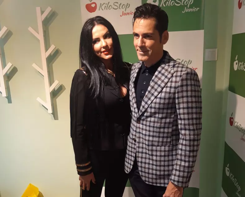 Lavinia si Stefan isi sarbatoresc copilul