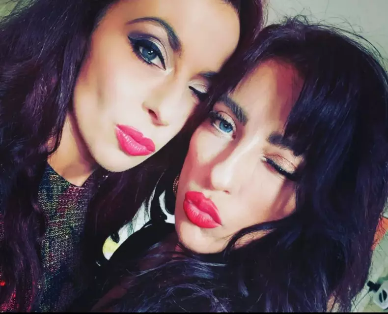 gemenele cheeky slefie