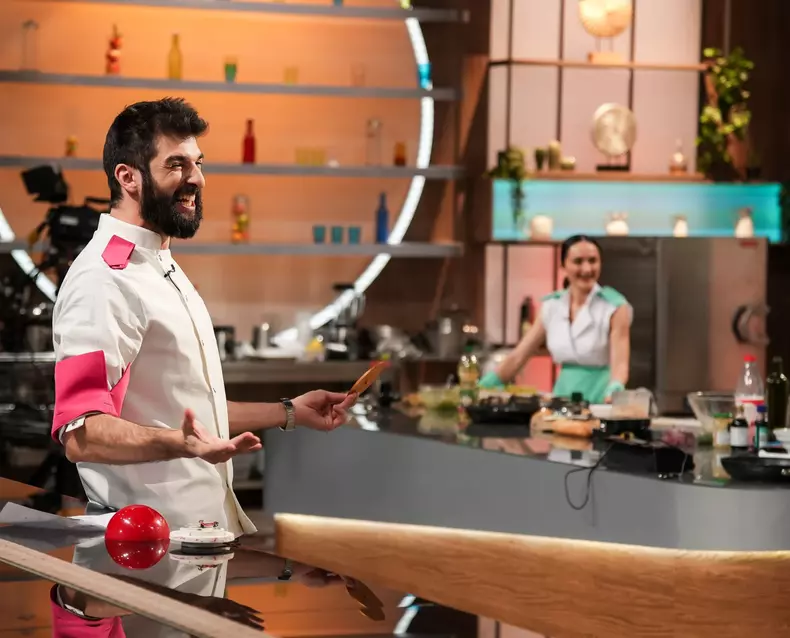 Chef Richard folosește o amuleta_2