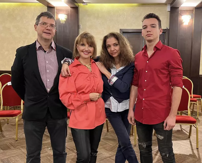 marina-almasan-carte