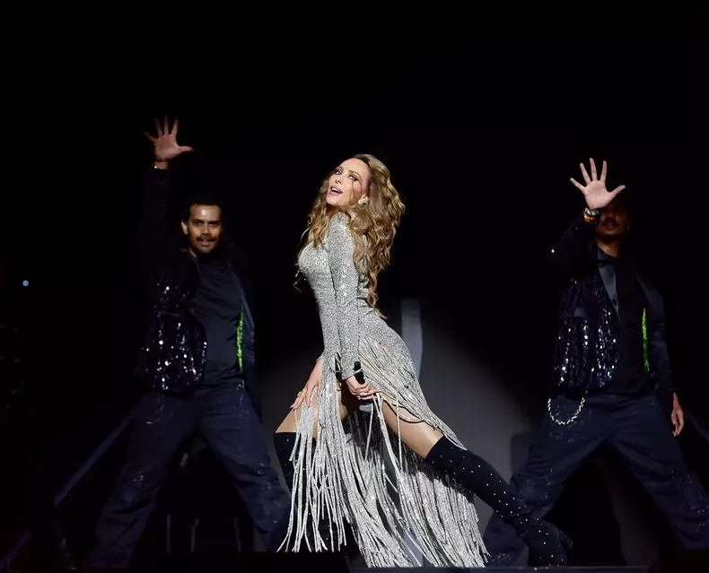 iulia-vantur-concert-dubai-1
