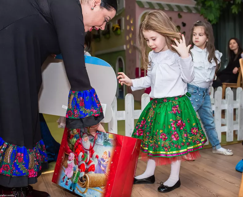 Petrecerea aniversară a Maria Isabelei, fiica Oanei Roman si a lui Mariu Elisei