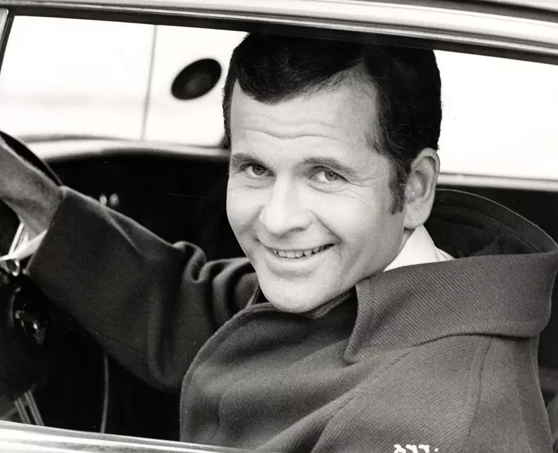 Ian Holm în A severed head