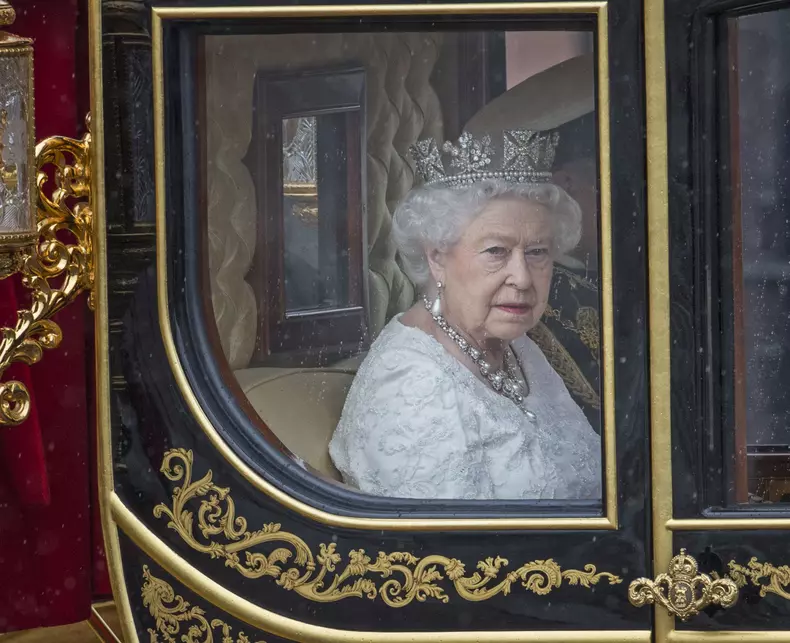 regina-elisabeta-a-II-a-2