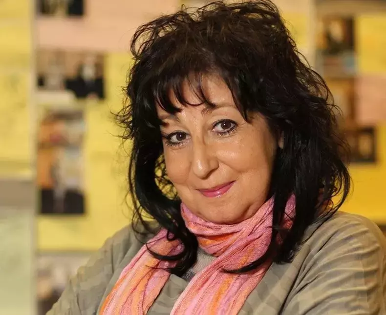 mona-segall-in-trecut