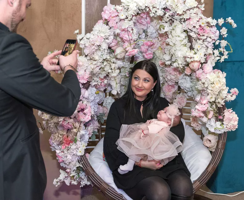 Gabriela, Tavi si Victoria la petrecerea Petrei