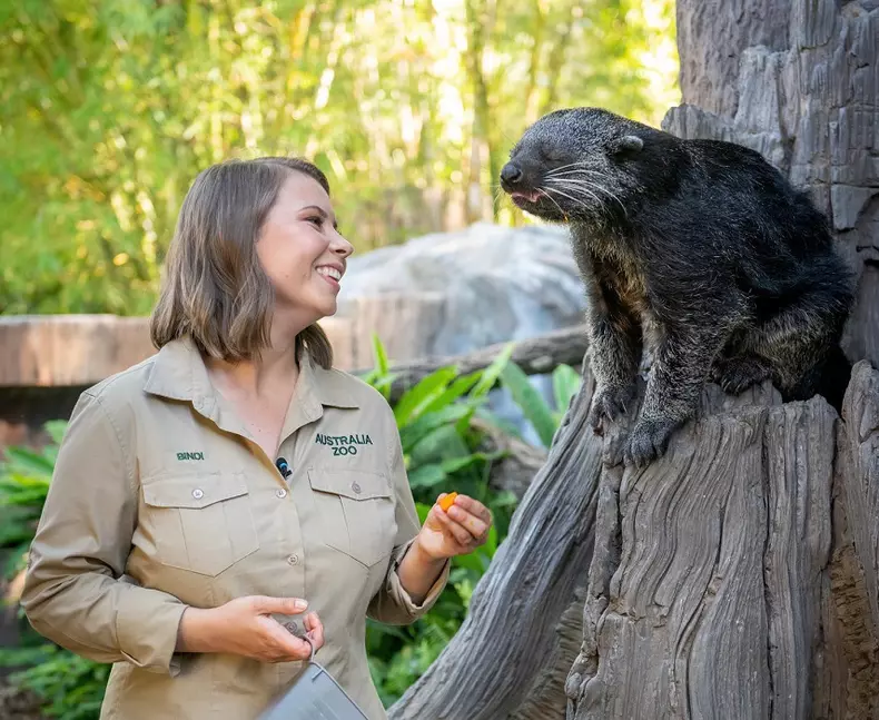 Fiica regretatului Steve Irwin are dureri atroce de 10 ani. " Doctorul mi-a spus că e ceva cu care trebuie să trăiești dacă ești femeie"