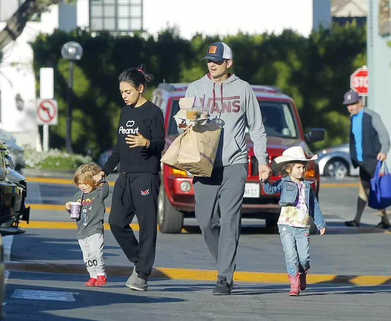 Ashton Kutcher, despre boala rară care i-a pus viața în pericol. Cum l-a sprijinit Mila Kunis