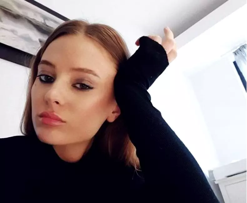 cat-de-sexy-e-sora-deliei-la-cateva-zile-dupa-nastere-3