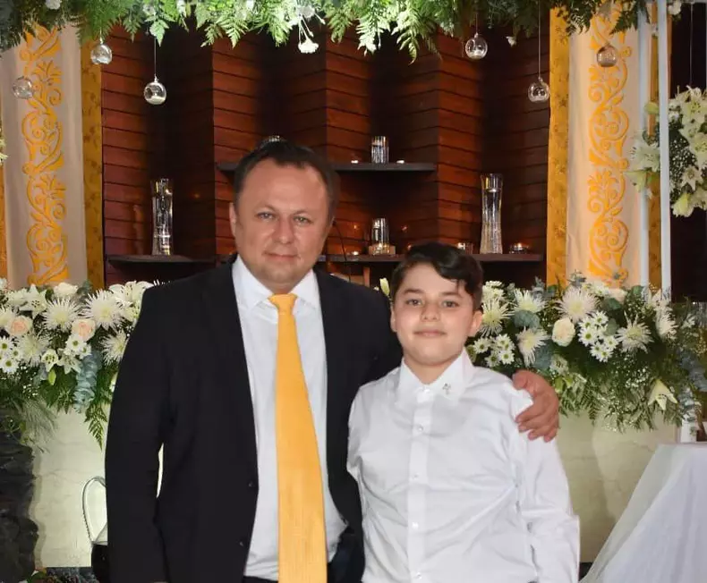 dragos-si-mezinul-familiei-darius