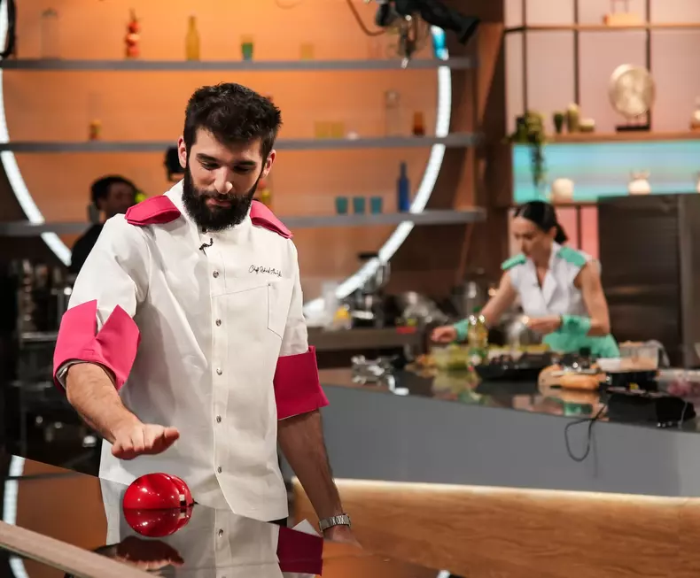 Chef Richard folosește o amuleta