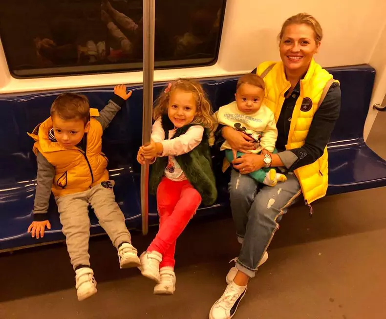 Mirela Vaida si familia 5