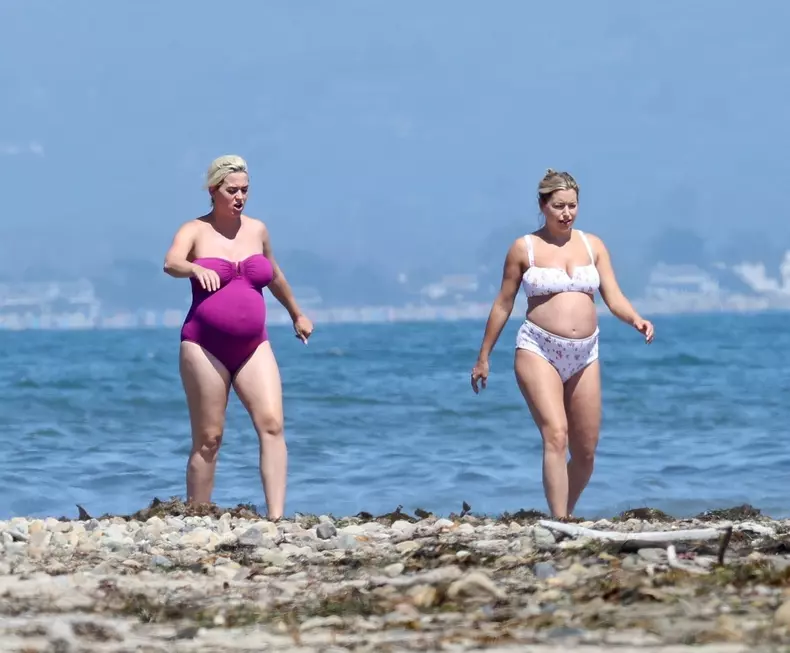 *PREMIUM-EXCLUSIVE* Heavily pregnant Katy Perry slips into a plum one-piece for a swim in Malibu *WEB EMBARGO UNTIL 9 AM PDT ON JULY 14, 2020*