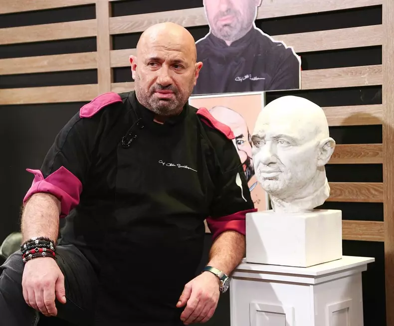 Ce crede sora lui Cătălin Scărlătescu despre iubita juratului de la Antena 1. Ea este o femeie foarte matură pentru vârsta ei (2)