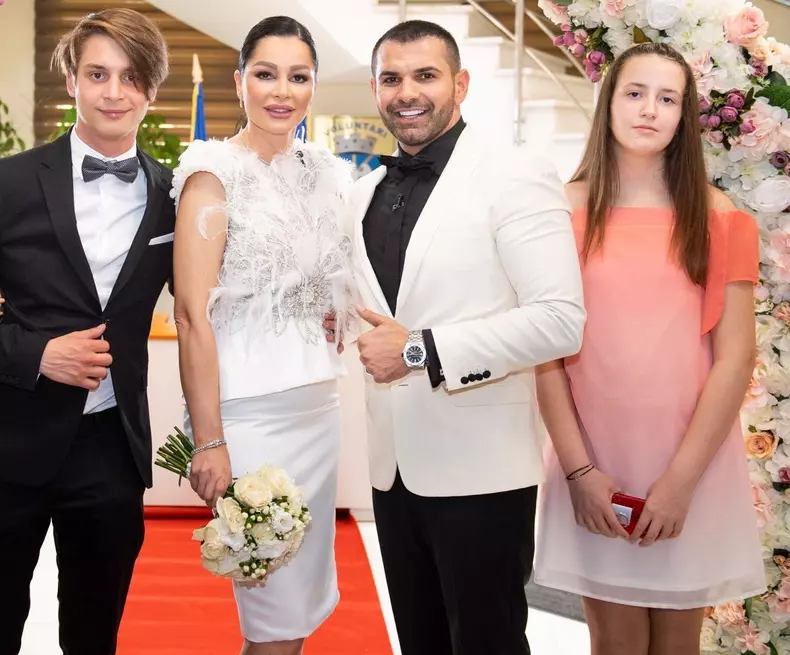 Brigitte Sfăt, Florin Pastramă și copiii ei, Robert și Sara