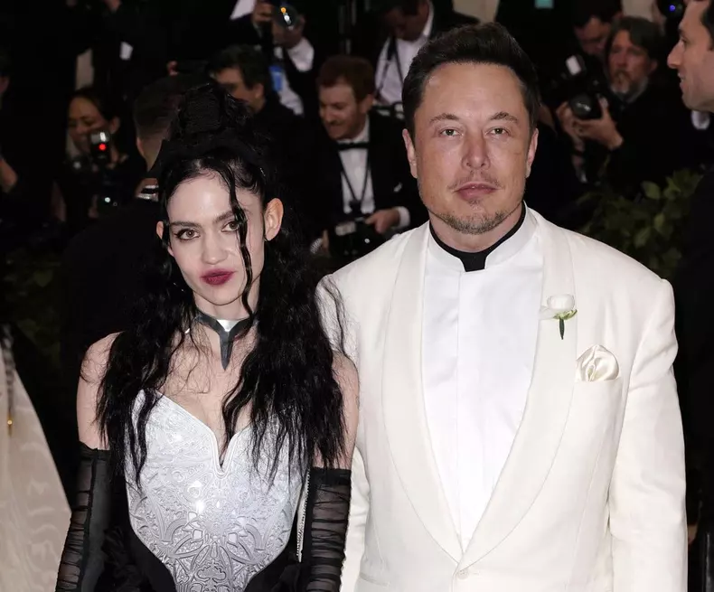 Elon Musk cu Grimes