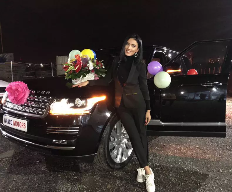 Adelina Pestritu si-a luat masina noua