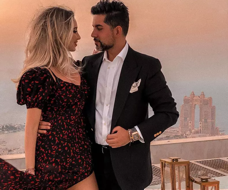 Ela Arjandas și soțul ei, Anil Arjandas,