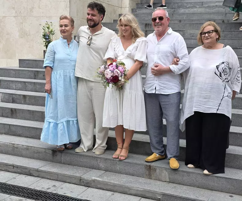 mona-nicolici-bunica-fiul-vlad-casatorie-imagini (7)