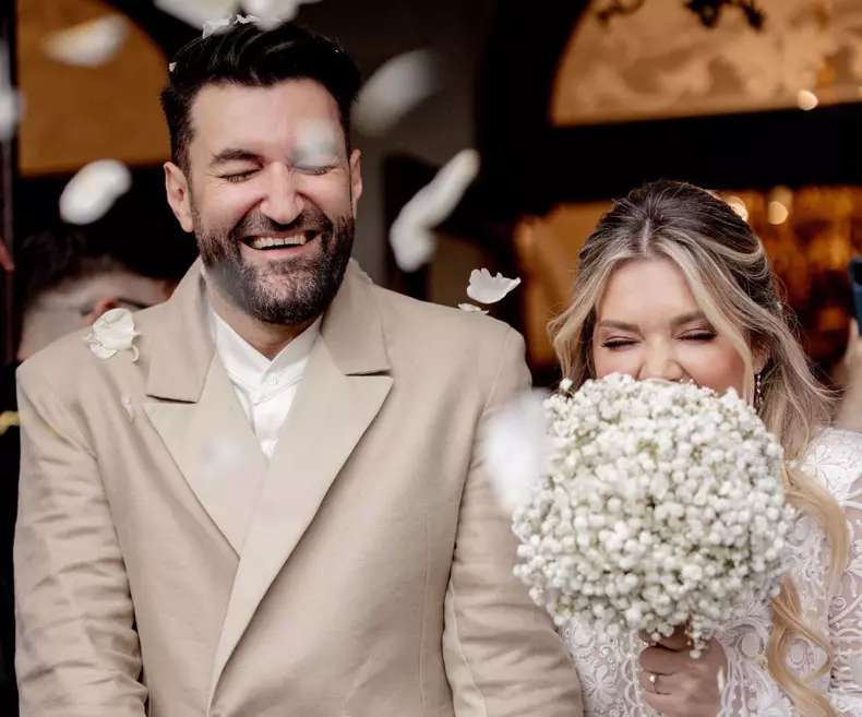 smiley-nunta_5d711f23f4b0e0f1b5a93c576dcd9362