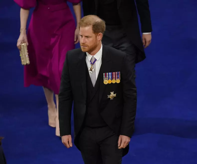 cum-a-aparut-harry-la-incoronarea-printului-charles-al-iii-lea-4-1