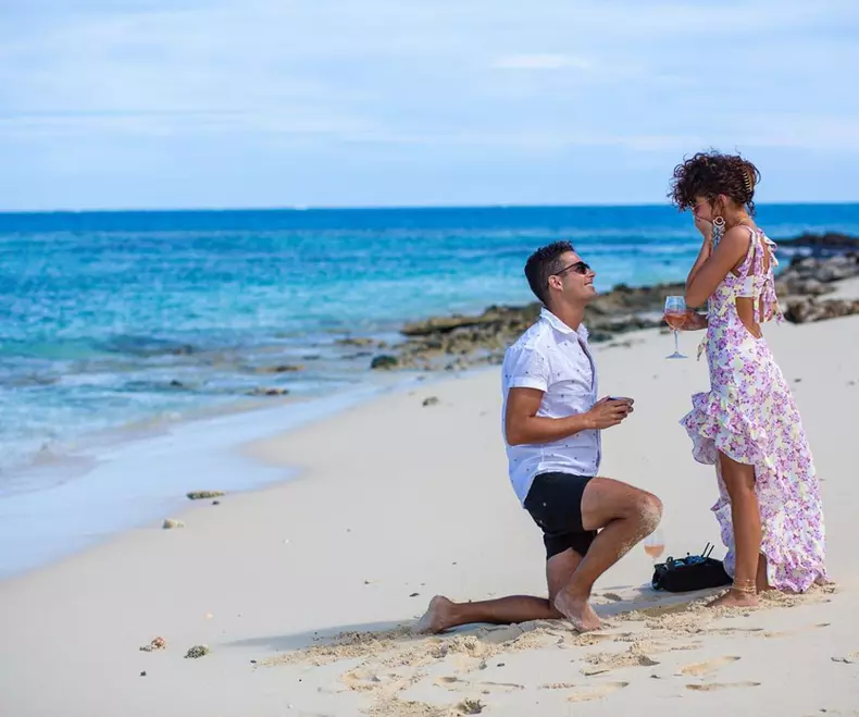 Sarah Hyland și Wells Adams