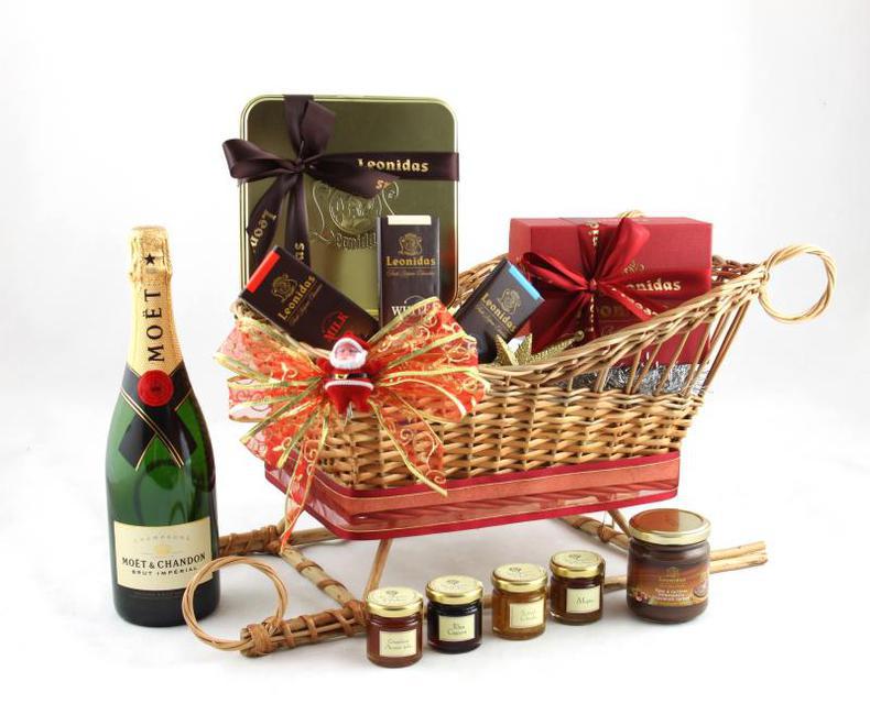 028_Cos_Craciun_Luxury_Leonidas___Moet__800_lei__cadouri-originale.ro.JPG