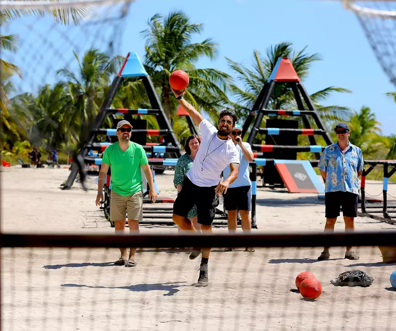 Cum se vede competiția direct de pe platourile de filmare ale „Survivor România”