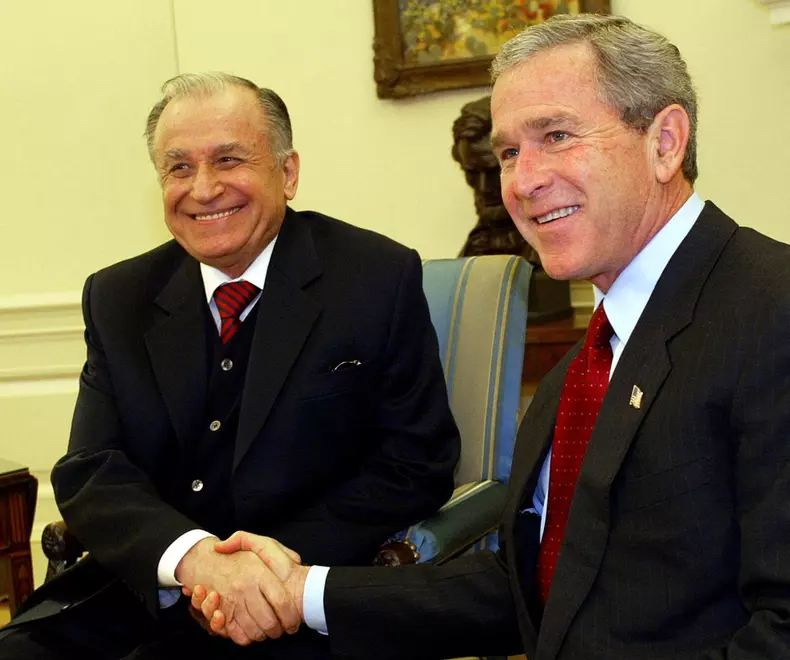George W. Bush-ion iliescu-profimedia-0072433372
