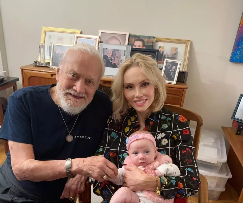 Anca-Faur-sotia-Buzz-Aldrin-a-murit-10