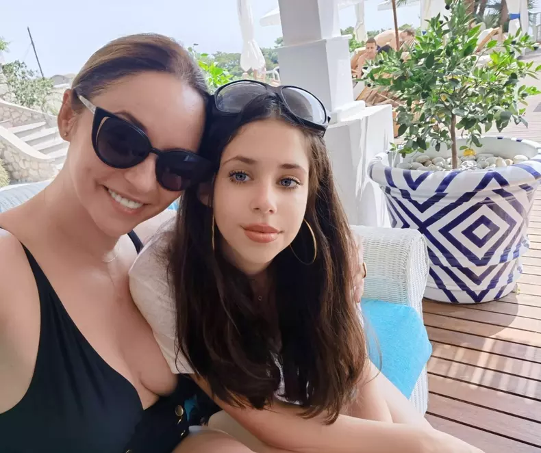 andreea-marin-vacanta-capri-cu-iubitul-brancoveanu-si-fiica-violeta-banica-6-1