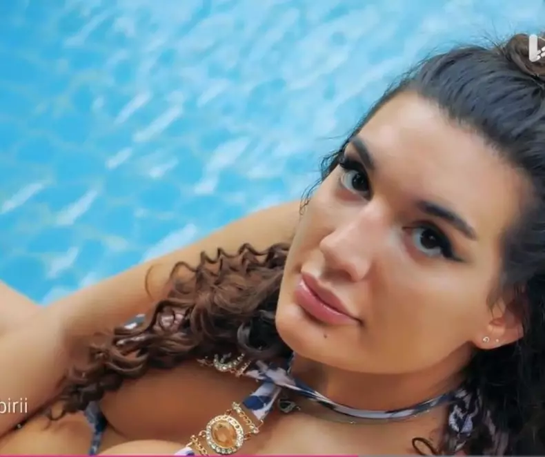 Rei-sarut-Eda-insula-iubirii-1