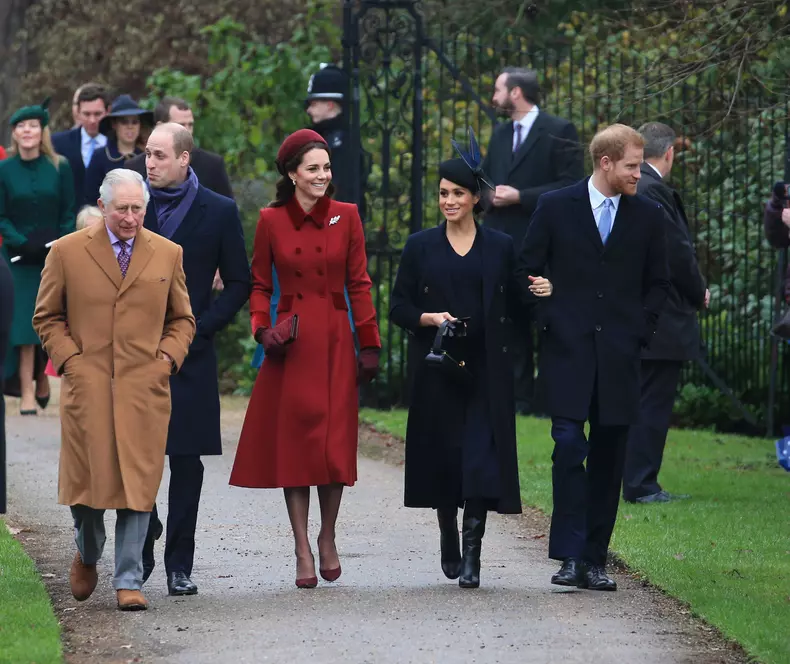 În drum spre slujba de Craciun, la Sandringham. Prințul William s-a comportat foarte rece față de Meghan Markle.