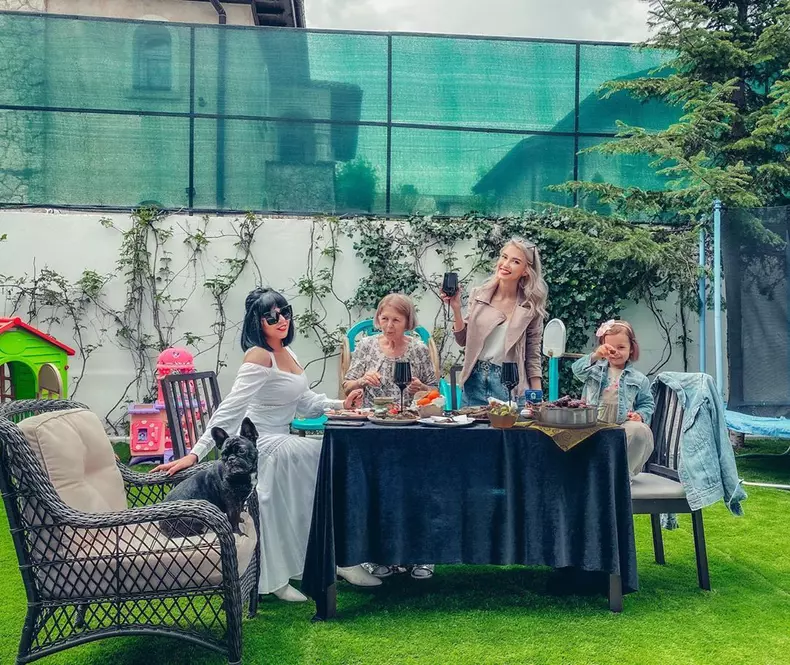 93767281_222950835474747_2044547694711572489_n