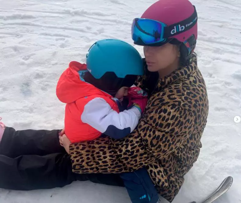 Elena-Basescu-aparitie-inedita-pe-partia-de-schi.-Toata-statiunea-s-a-uitat-dupa-ea-cum-era-imbracata-1